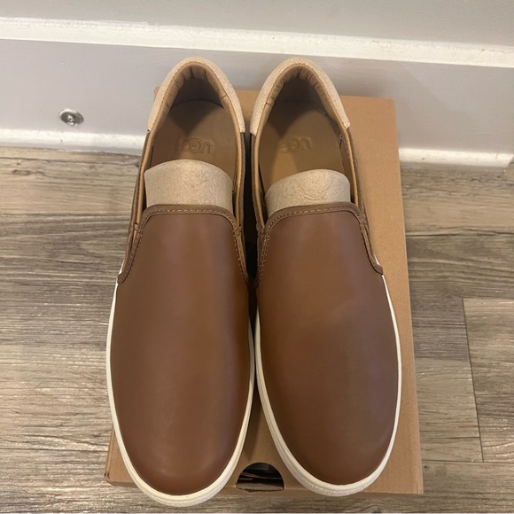 New Men’s UGGs Leather Slip-Ons Pismo - Picture 3 of 4